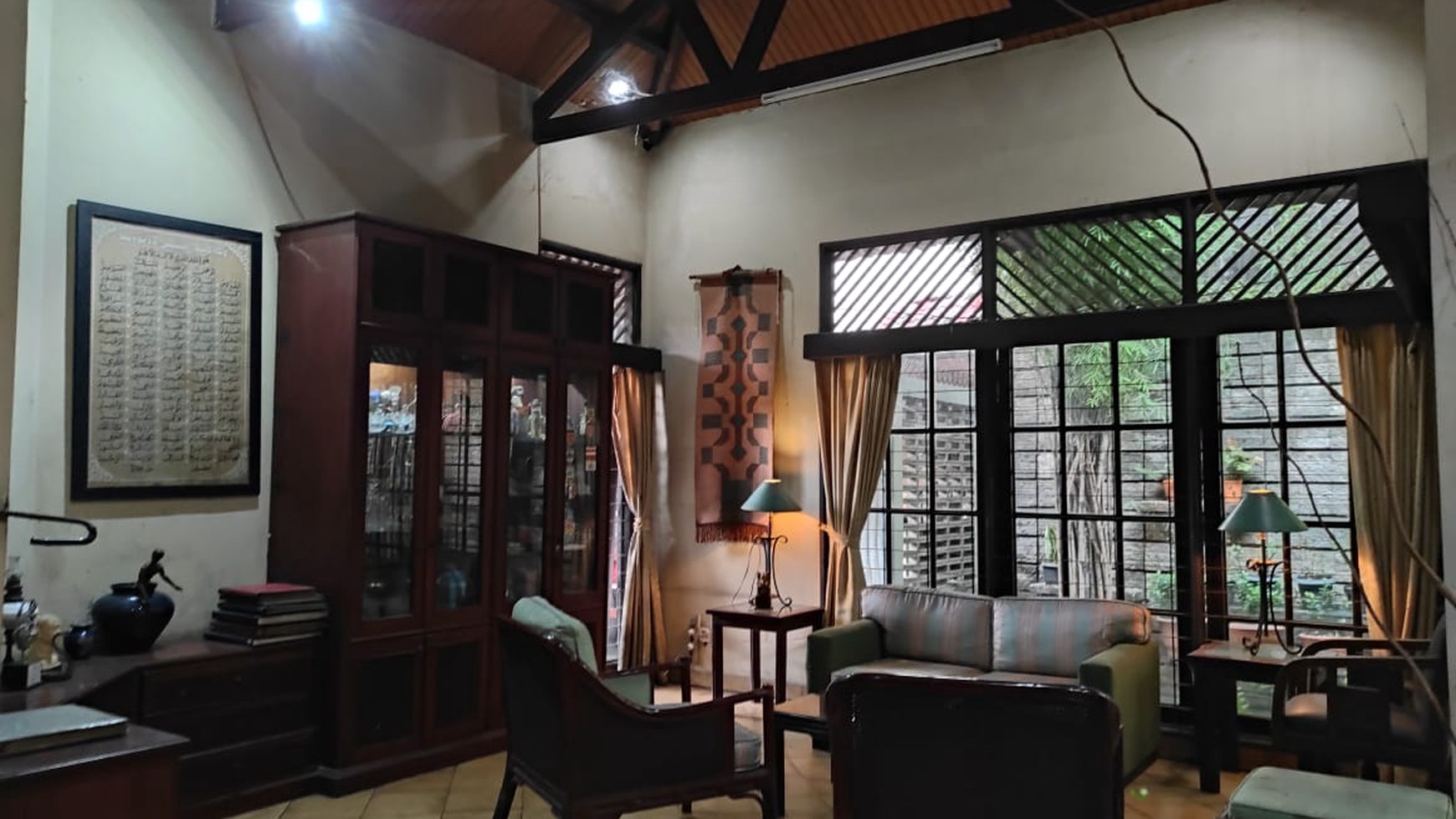 Rumah Luas Diarea Sukabumi Selatan Kebon Jeruk,  Akses Toll JORR