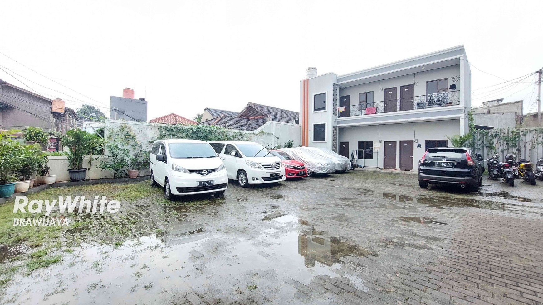 RUMAH KOS DI JALAN HAJI NAWI, CILANDAK, JAKARTA SELATAN, 13 BEDROOMS, BISA PARKIR 20 MOBIL