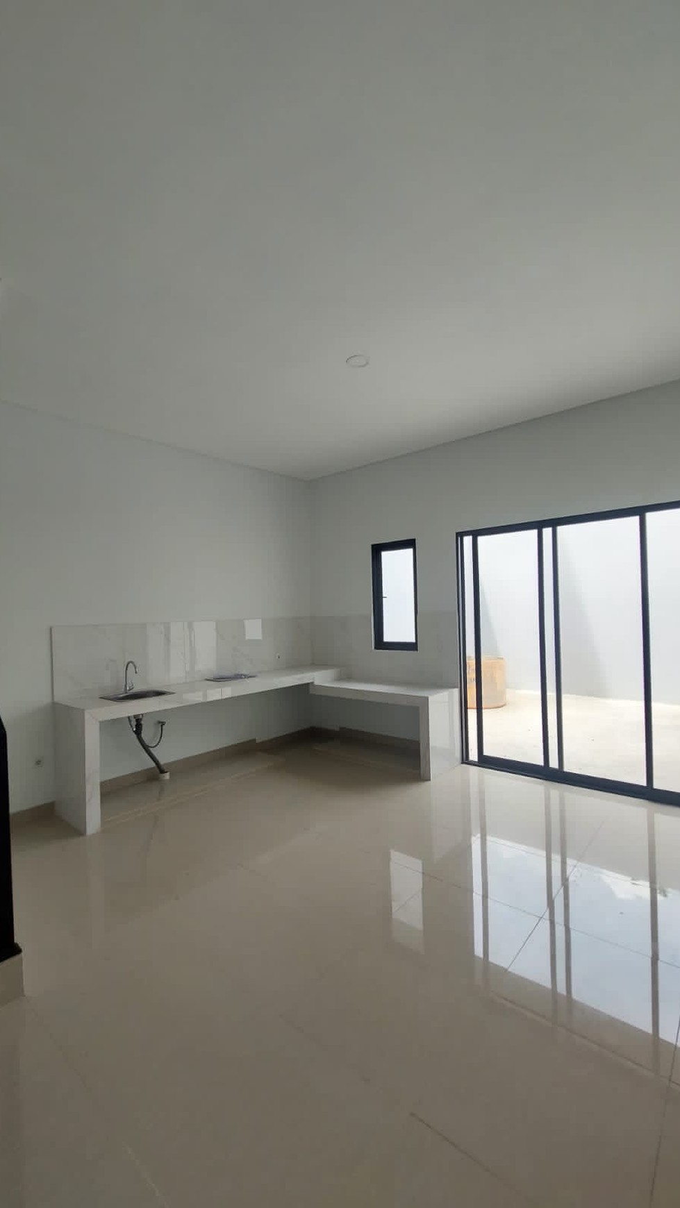 Rumah Baru Area Kembangan Jak-Bar Diapit 2 Jl Toll (Jorr & Merak)