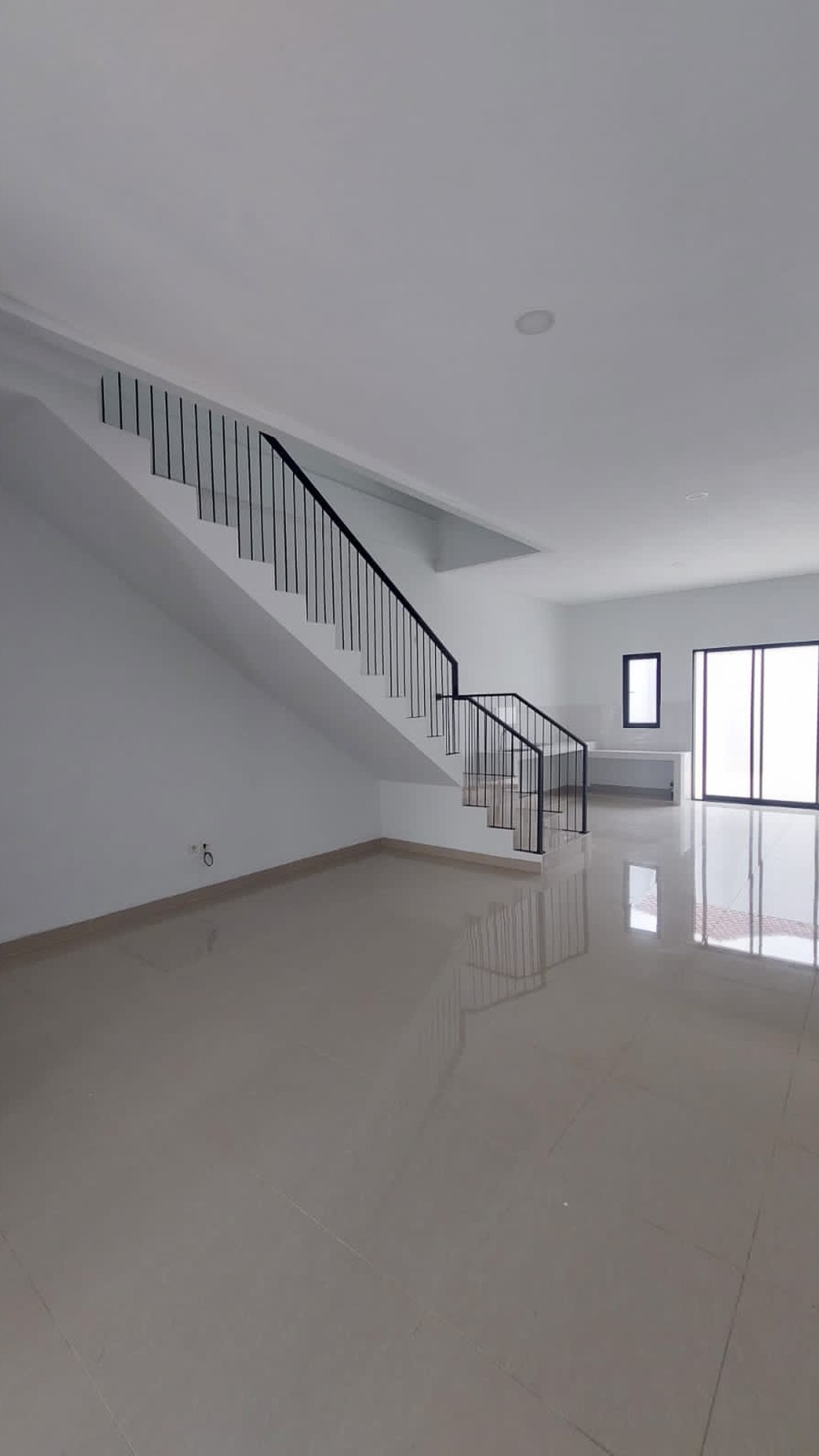 Rumah Baru Area Kembangan Jak-Bar Diapit 2 Jl Toll (Jorr & Merak)