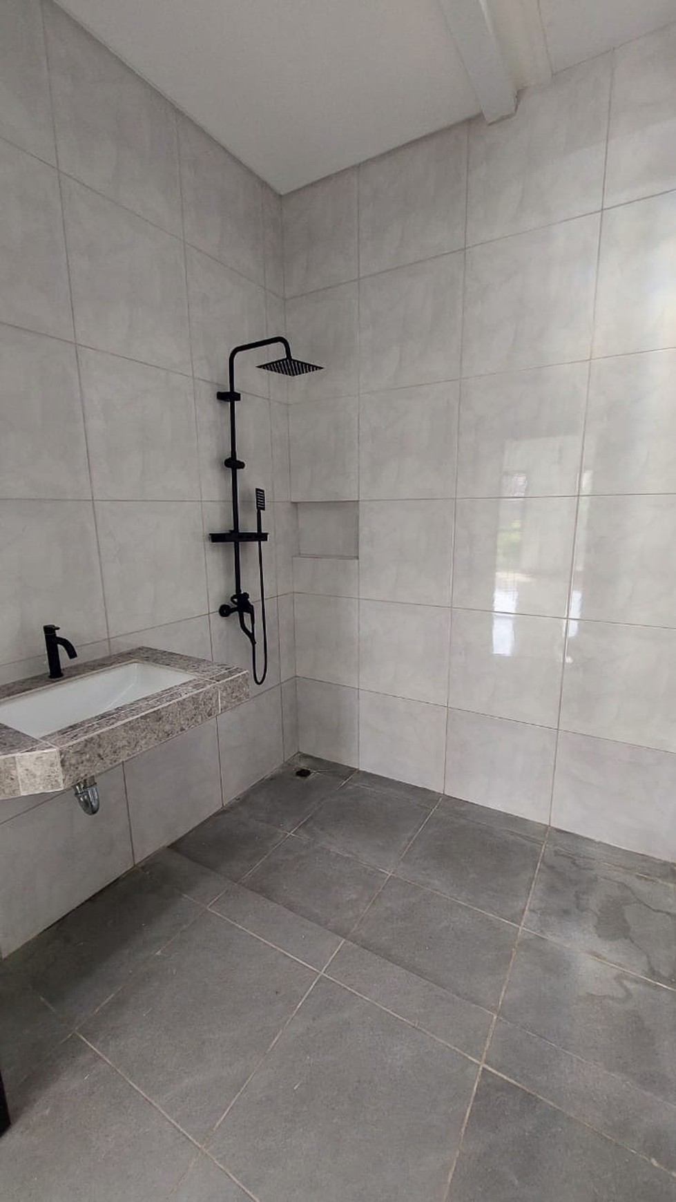 Rumah Baru Area Kembangan Jak-Bar Diapit 2 Jl Toll (Jorr & Merak)