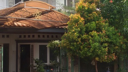 Rumah Luas Area Kembangan Lingkungan Kampus Dekat Gatte Toll Kebon Jeruk 