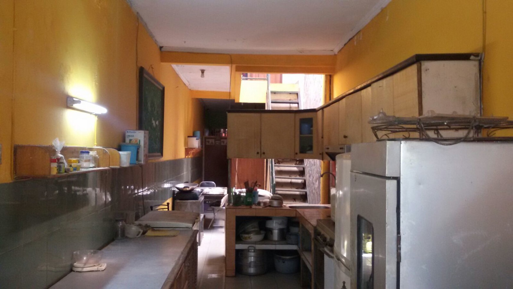 Rumah Luas Area Kembangan Lingkungan Kampus Dekat Gatte Toll Kebon Jeruk 