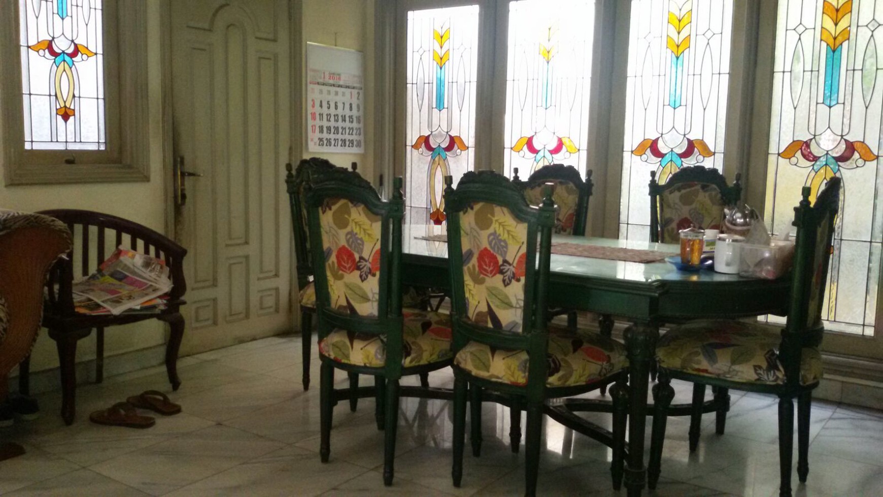 Rumah Luas Area Kembangan Lingkungan Kampus Dekat Gatte Toll Kebon Jeruk 