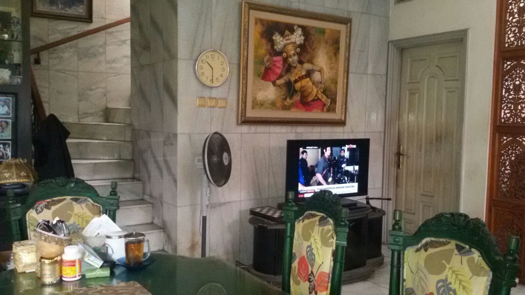 Rumah Luas Area Kembangan Lingkungan Kampus Dekat Gatte Toll Kebon Jeruk 