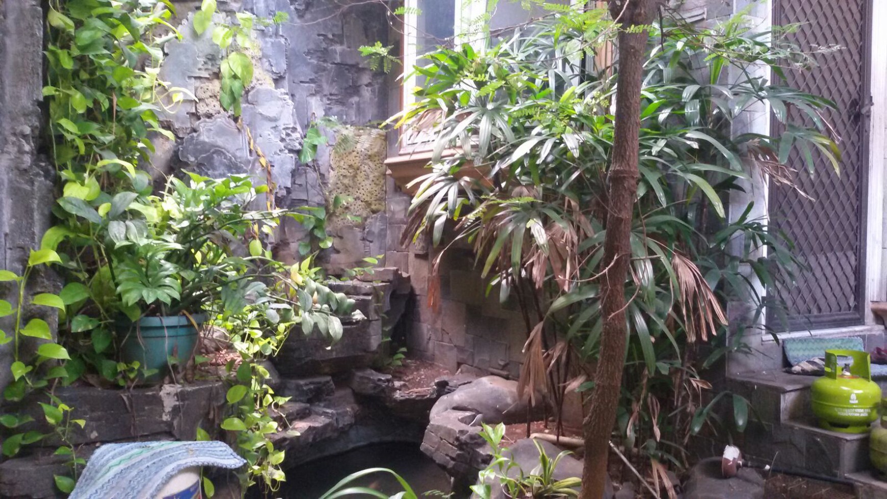 Rumah Luas Area Kembangan Lingkungan Kampus Dekat Gatte Toll Kebon Jeruk 