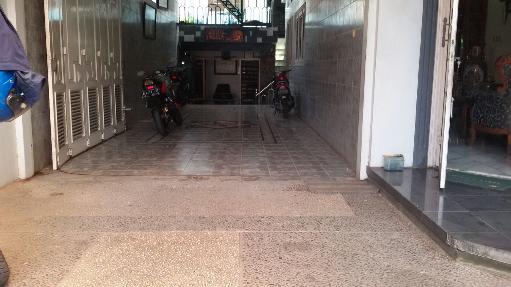 Rumah Luas Area Kembangan Lingkungan Kampus Dekat Gatte Toll Kebon Jeruk 