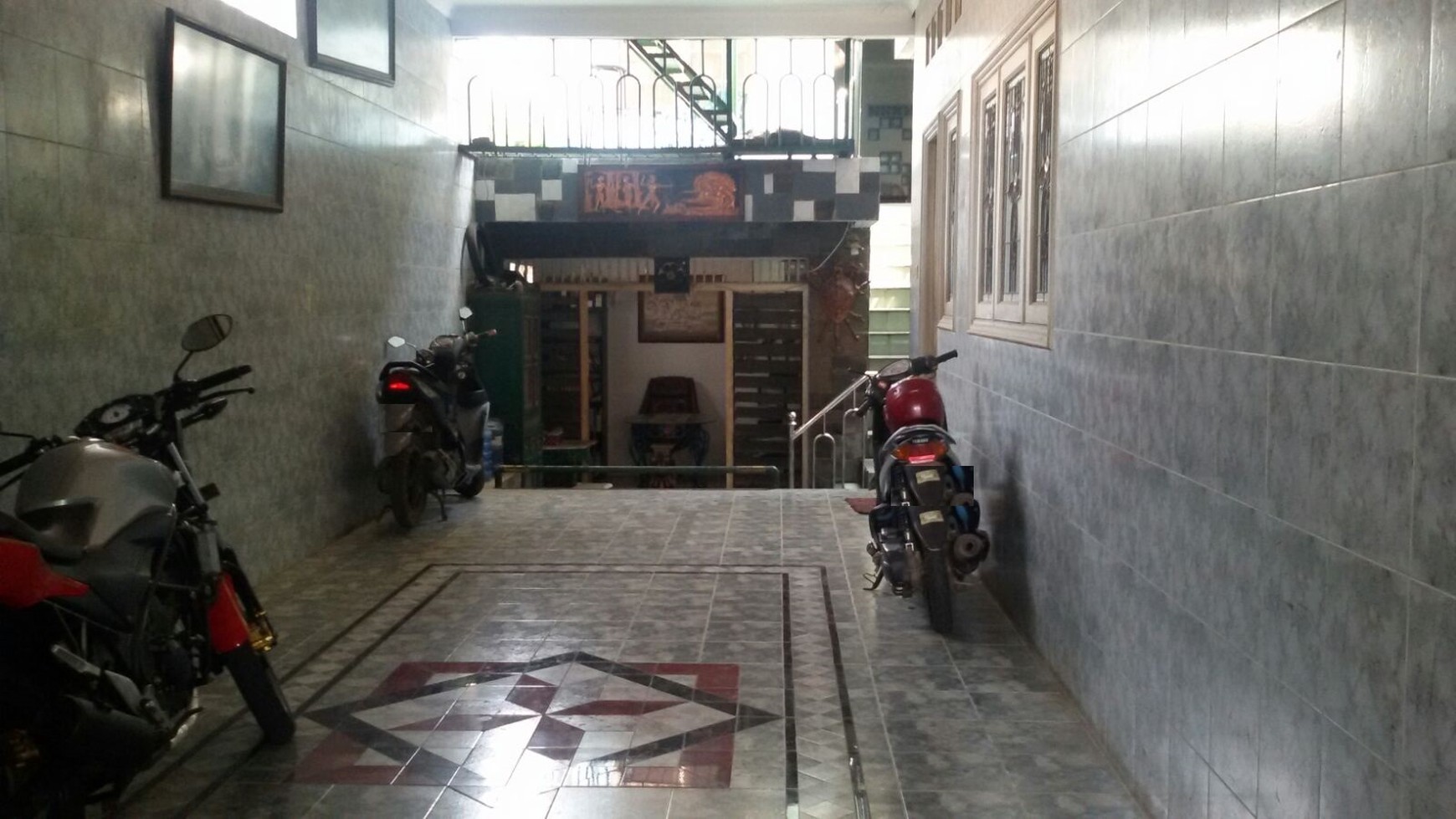 Rumah Luas Area Kembangan Lingkungan Kampus Dekat Gatte Toll Kebon Jeruk 