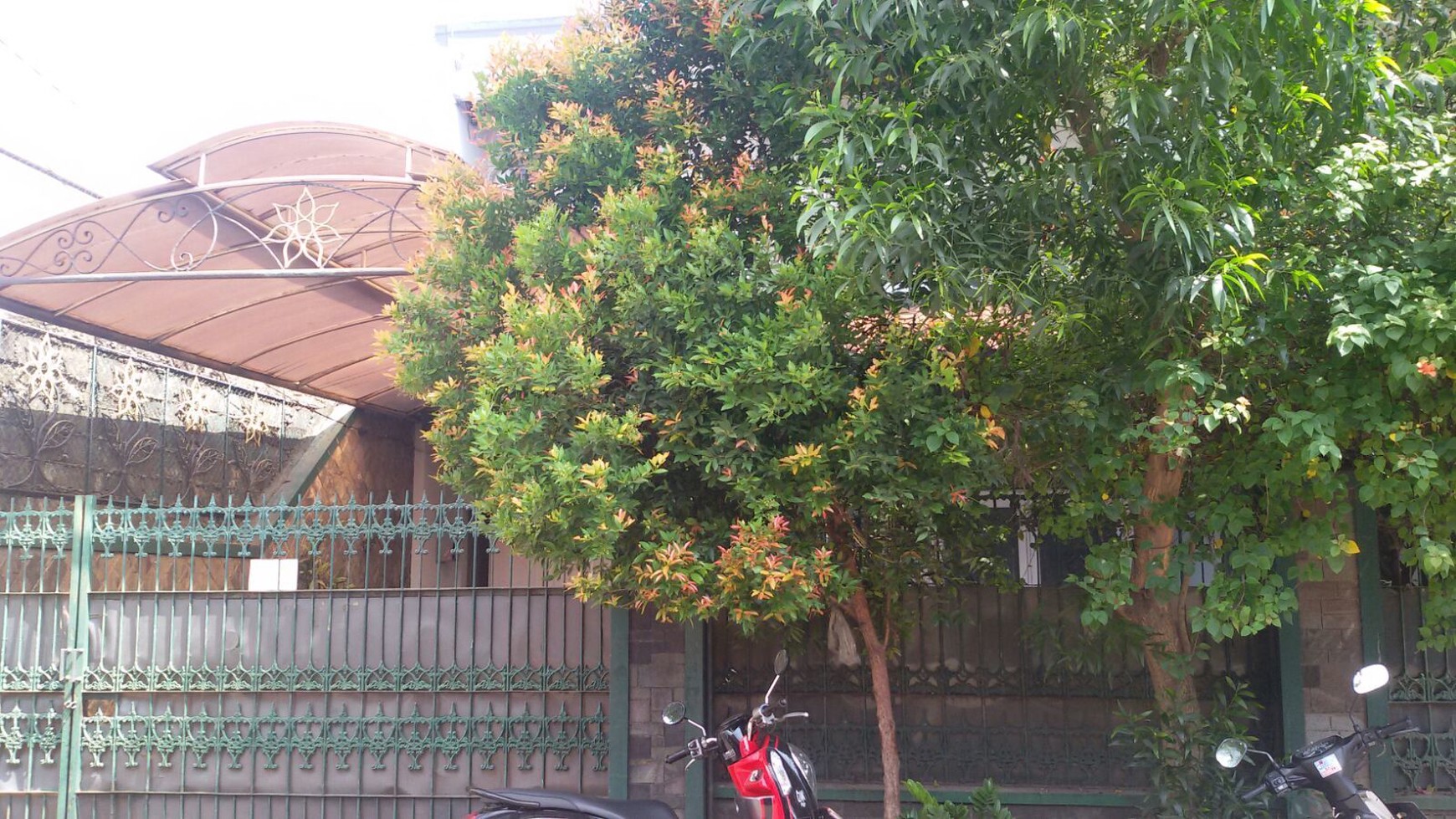 Rumah Luas Area Kembangan Lingkungan Kampus Dekat Gatte Toll Kebon Jeruk 