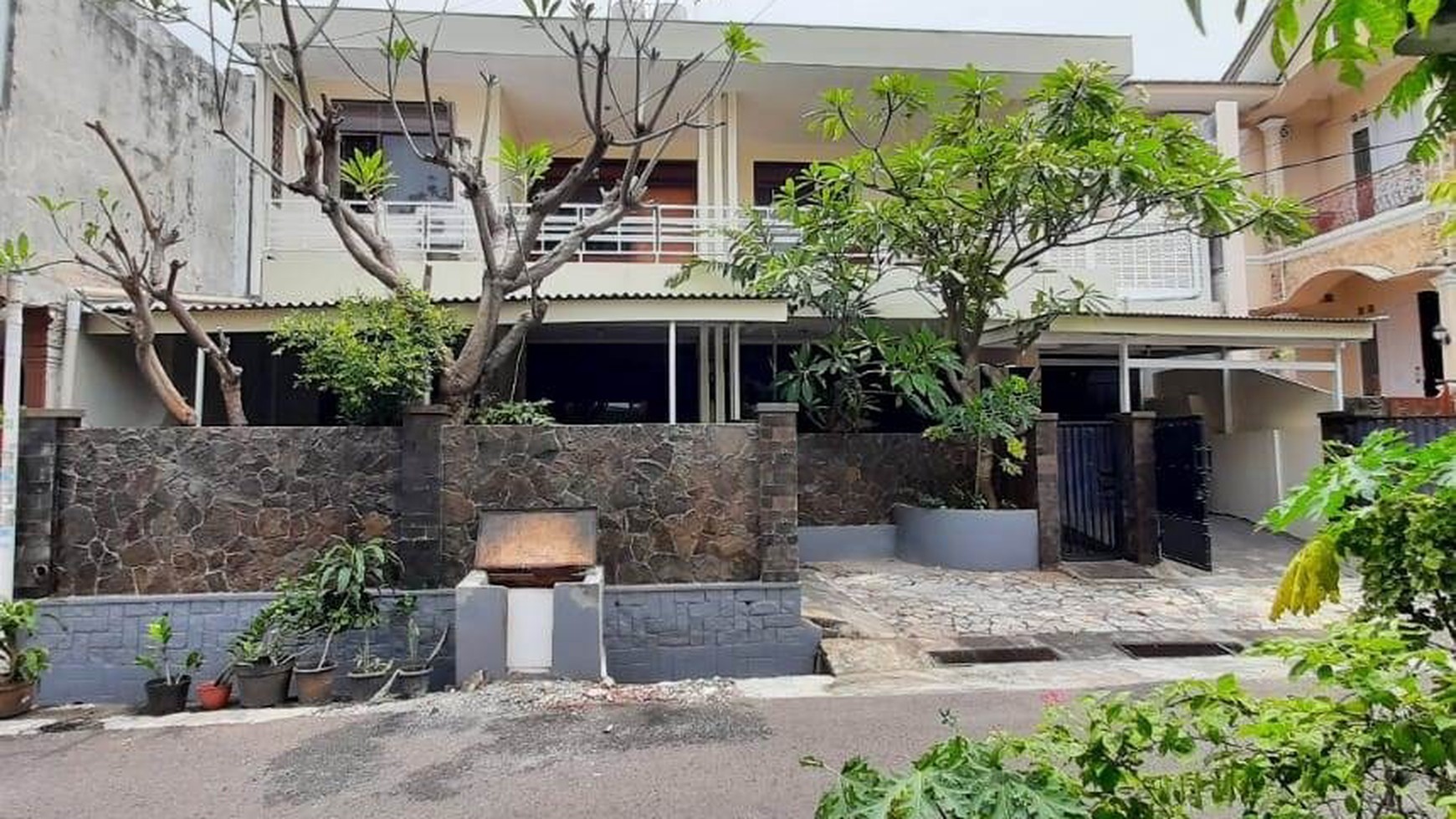 Rumah Bagus Diarea Jl Anggrek Nelly Murni Slipi  Akses Tol Dalam Kota