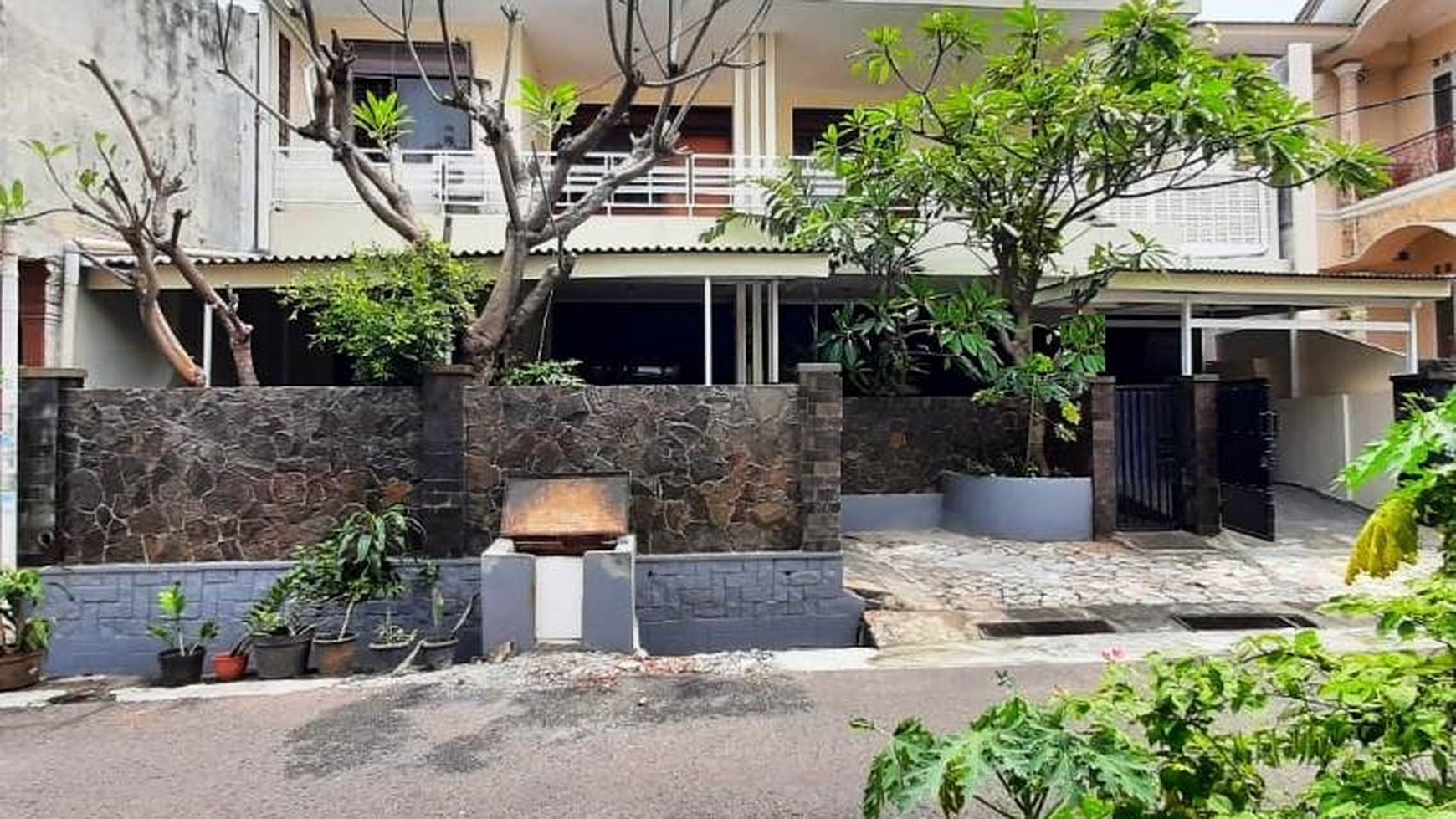 Rumah Bagus Diarea Jl Anggrek Nelly Murni Slipi  Akses Tol Dalam Kota