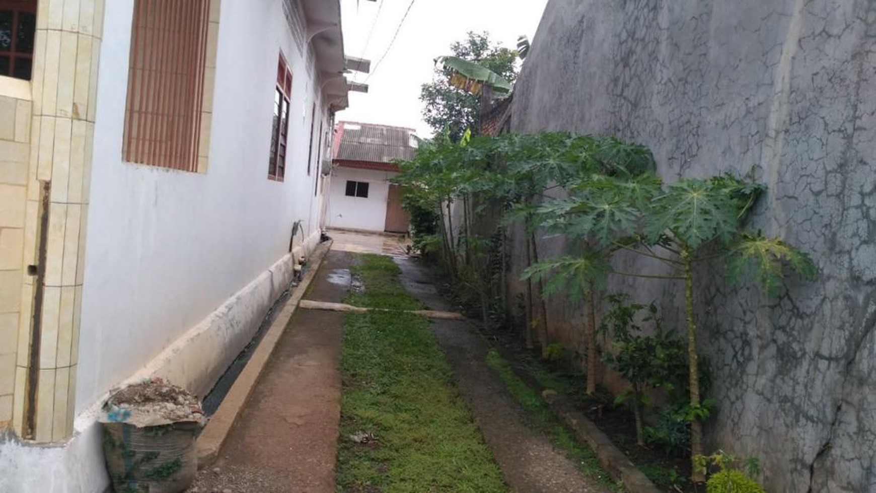 Dijual cepat rumah luas di Pondok Gede. Lokasi strategis dengan harga terbaik