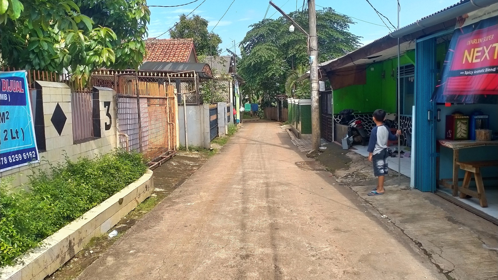 Dijual cepat rumah luas di Pondok Gede. Lokasi strategis dengan harga terbaik