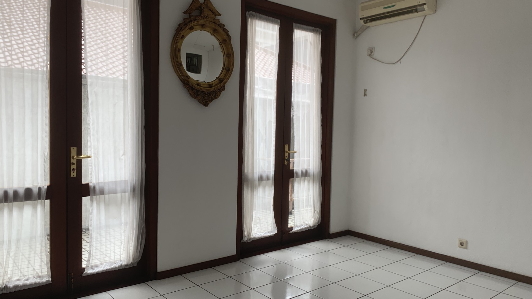 FOR RENT BEAUTIFUL HOUSE AT CIPETE, JAKARTA SELATAN