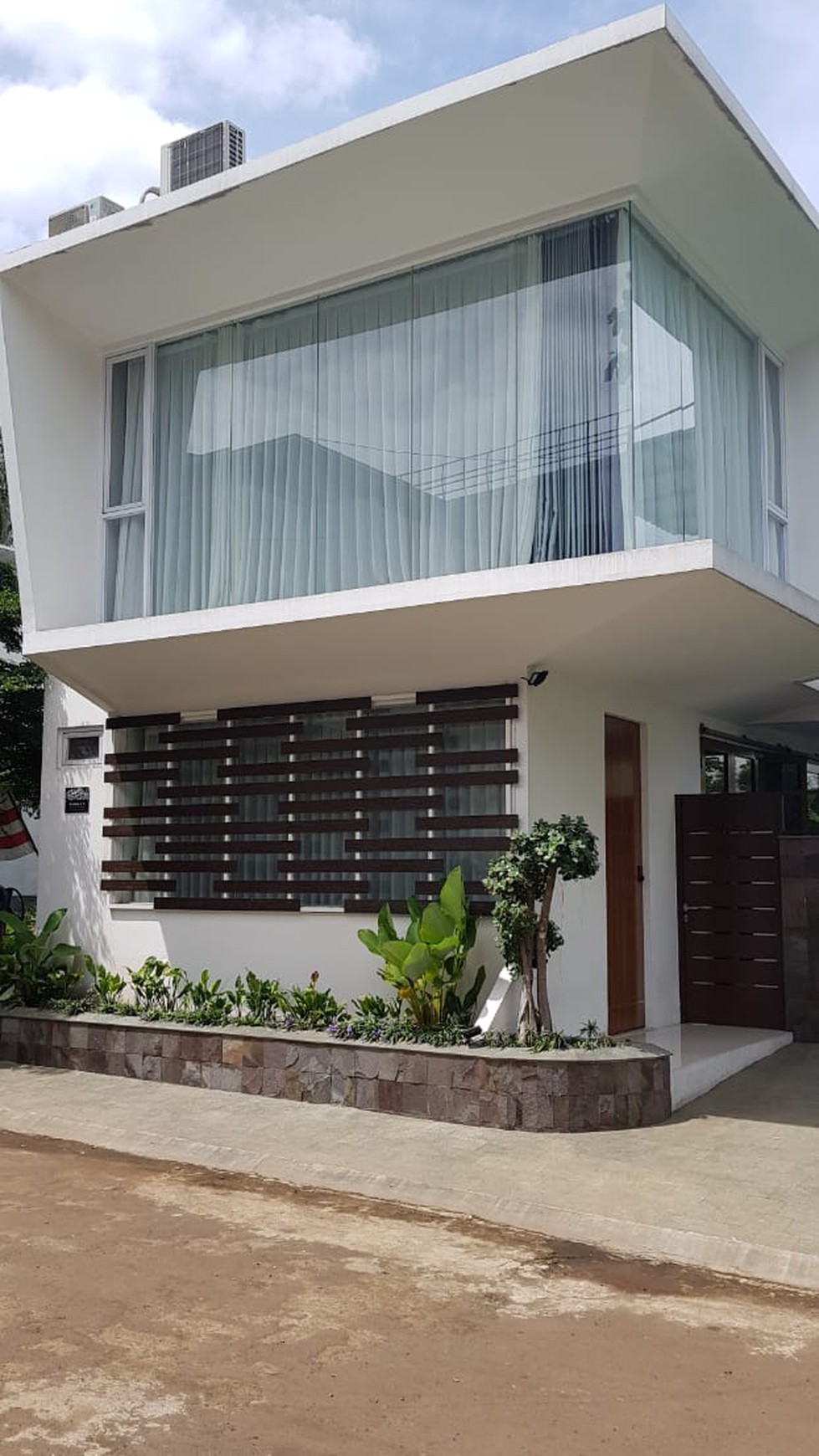 Rumah Baru di Cibubur, Mewah, LUX, Full Furnish, ada Kolam Renang, 0 Km LRT City, Harga Nego