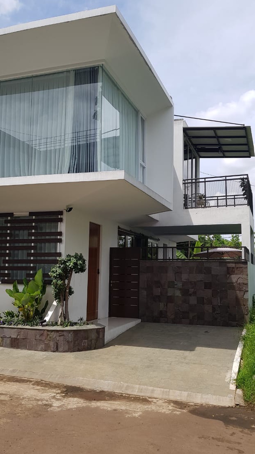 Rumah Baru di Cibubur, Mewah, LUX, Full Furnish, ada Kolam Renang, 0 Km LRT City, Harga Nego