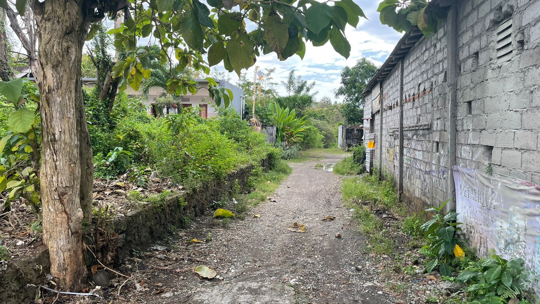 Strategic land on the main road uluwatu Bukit