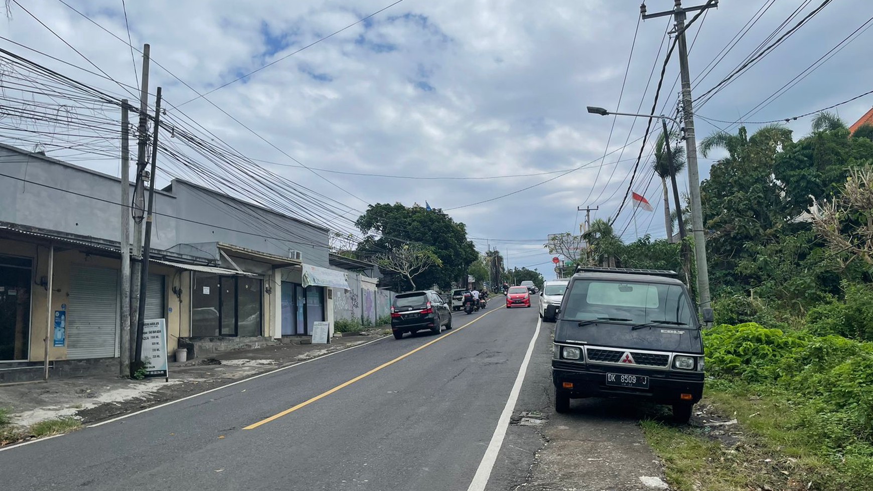 Strategic land on the main road uluwatu Bukit