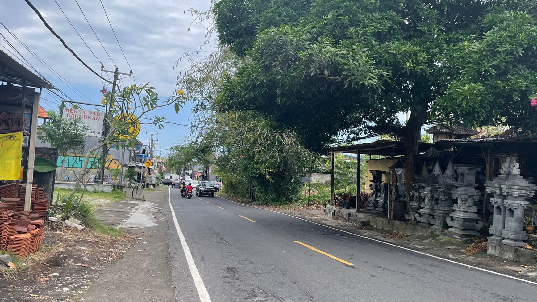 Strategic land on the main road uluwatu Bukit