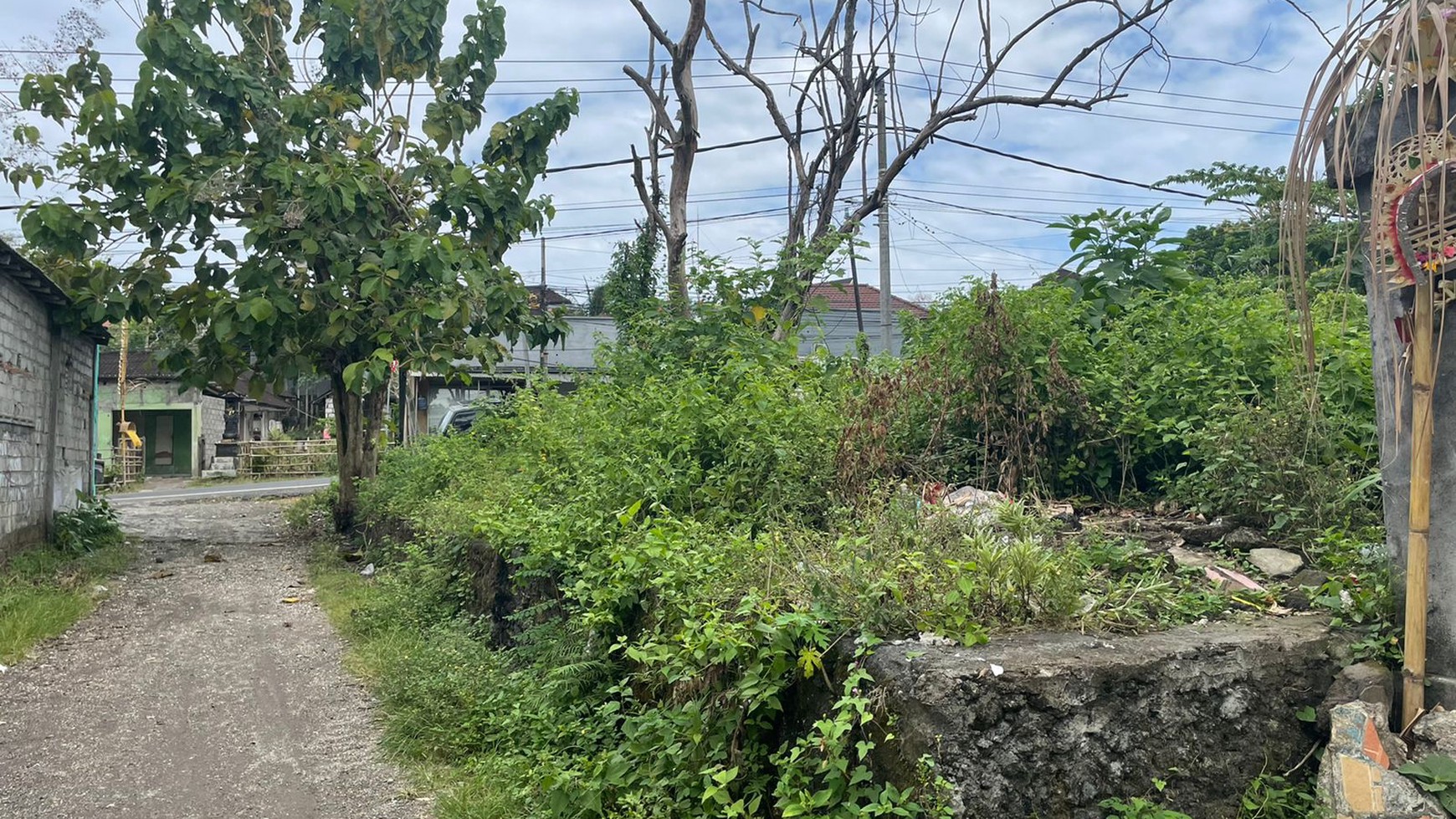 Strategic land on the main road uluwatu Bukit