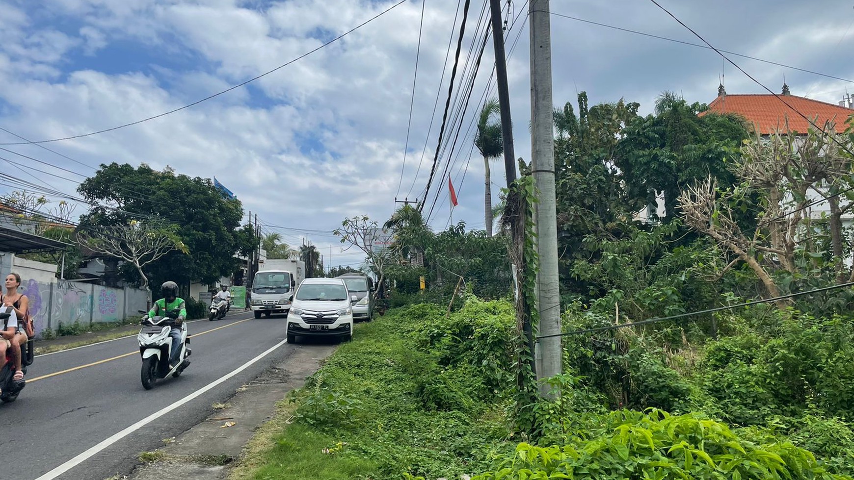 Strategic land on the main road uluwatu Bukit