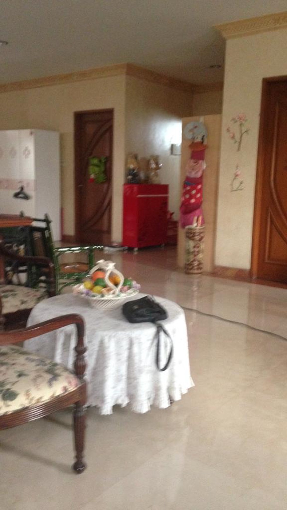 Rumah Luas Diarea Strategis Pinangranti Dekat Akses Toll Jak-Tim