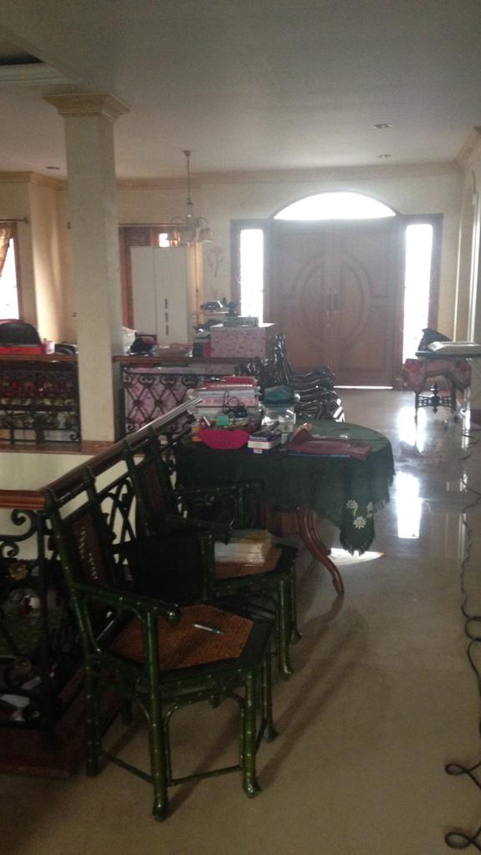 Rumah Luas Diarea Strategis Pinangranti Dekat Akses Toll Jak-Tim