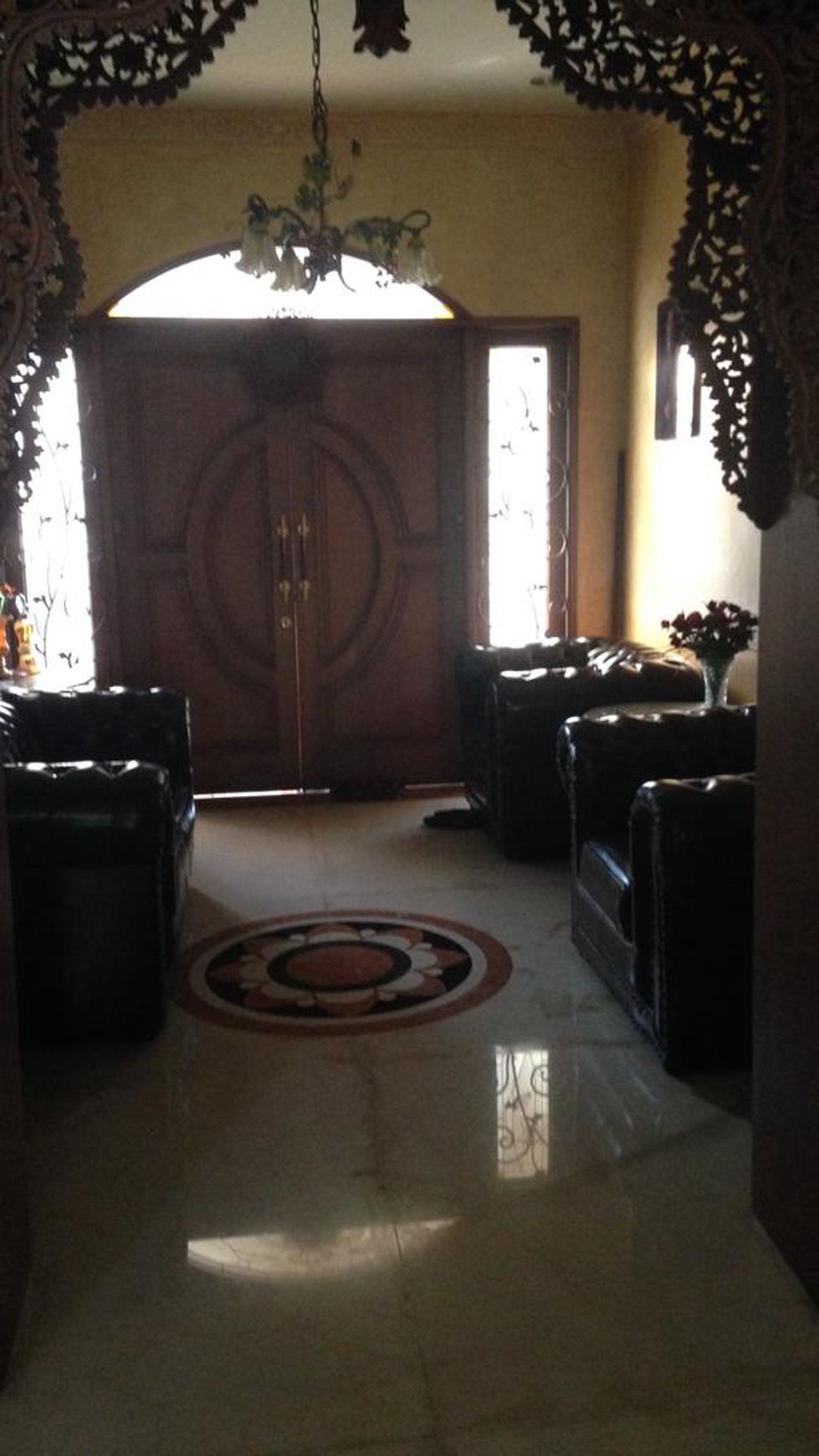 Rumah Luas Diarea Strategis Pinangranti Dekat Akses Toll Jak-Tim