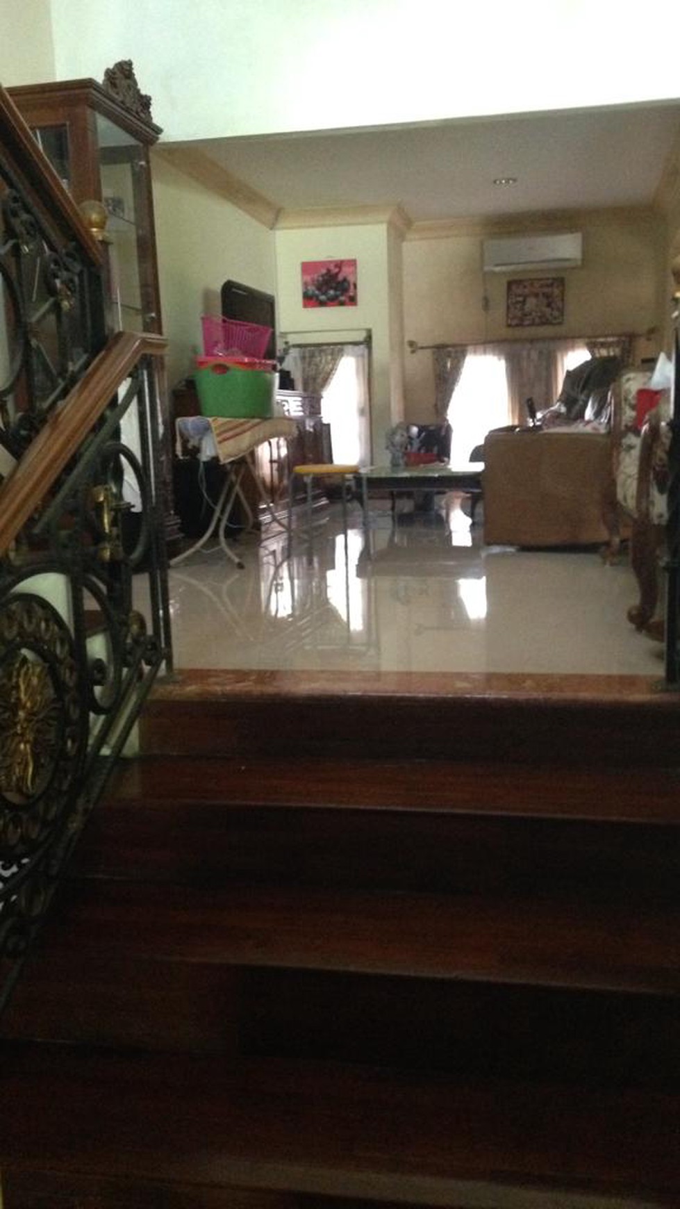 Rumah Luas Diarea Strategis Pinangranti Dekat Akses Toll Jak-Tim