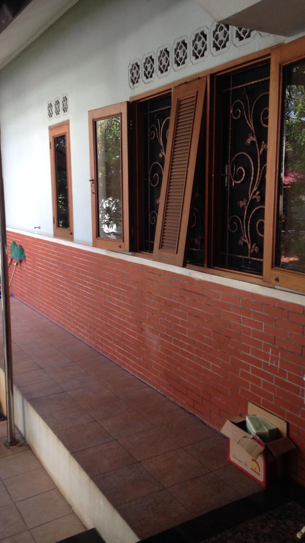 Rumah Luas Diarea Strategis Pinangranti Dekat Akses Toll Jak-Tim