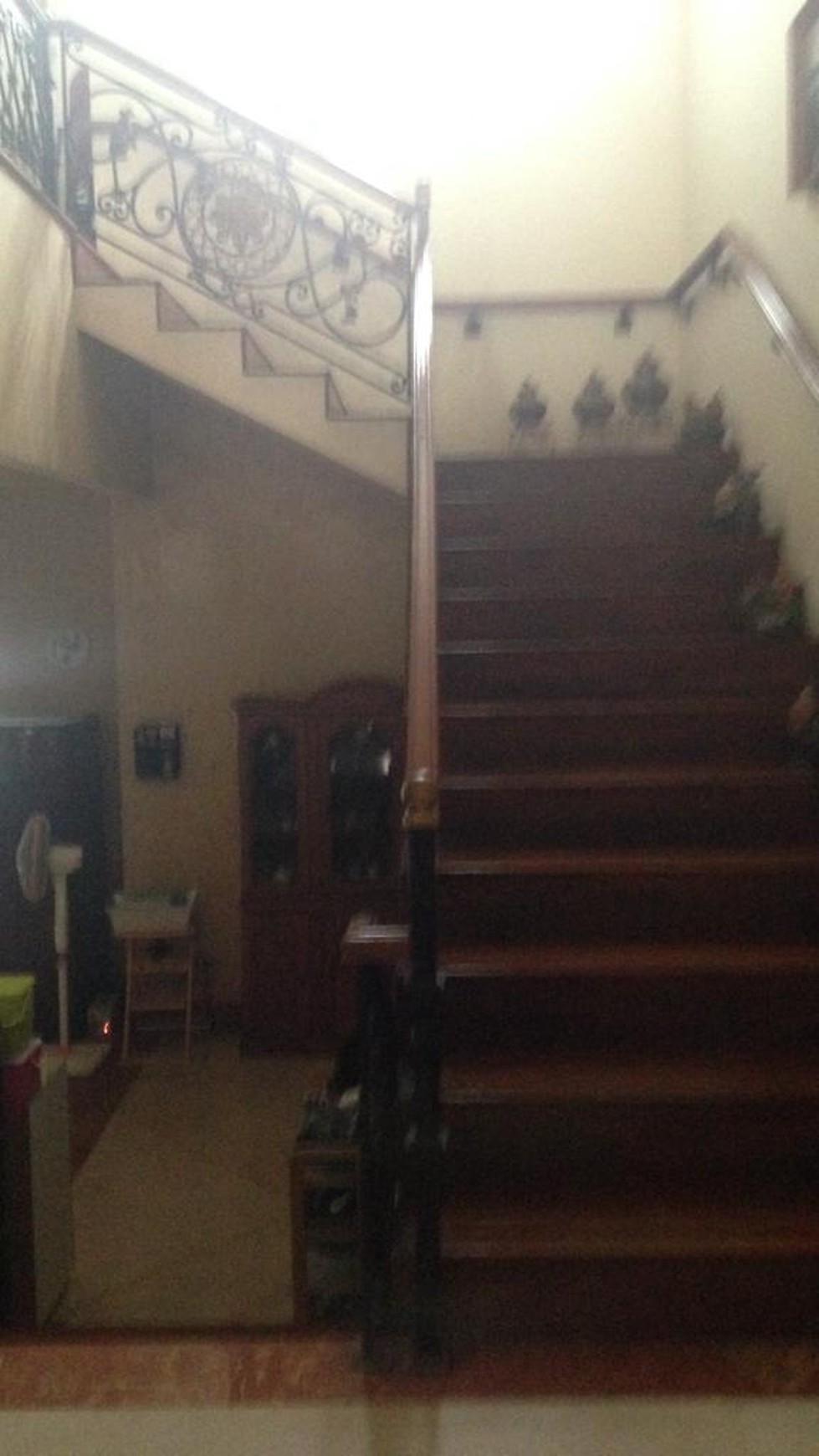 Rumah Luas Diarea Strategis Pinangranti Dekat Akses Toll Jak-Tim