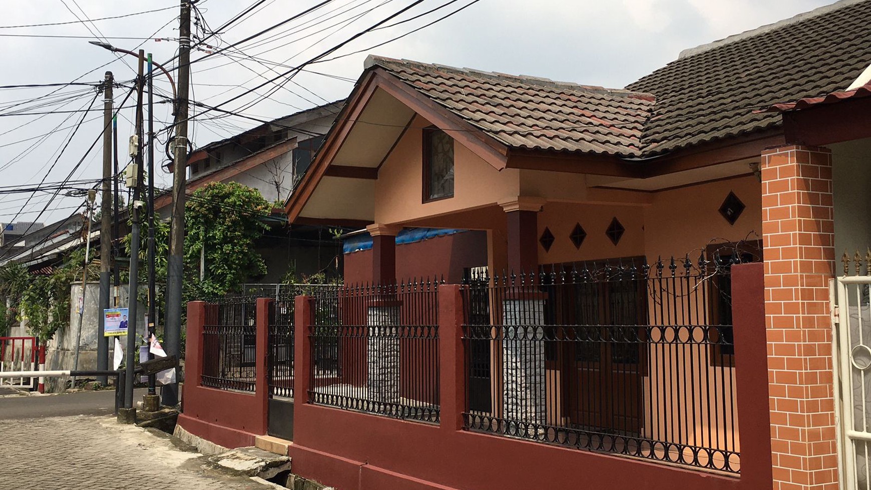 Rumah di Perumahan Kembang Larangan, Ciledug