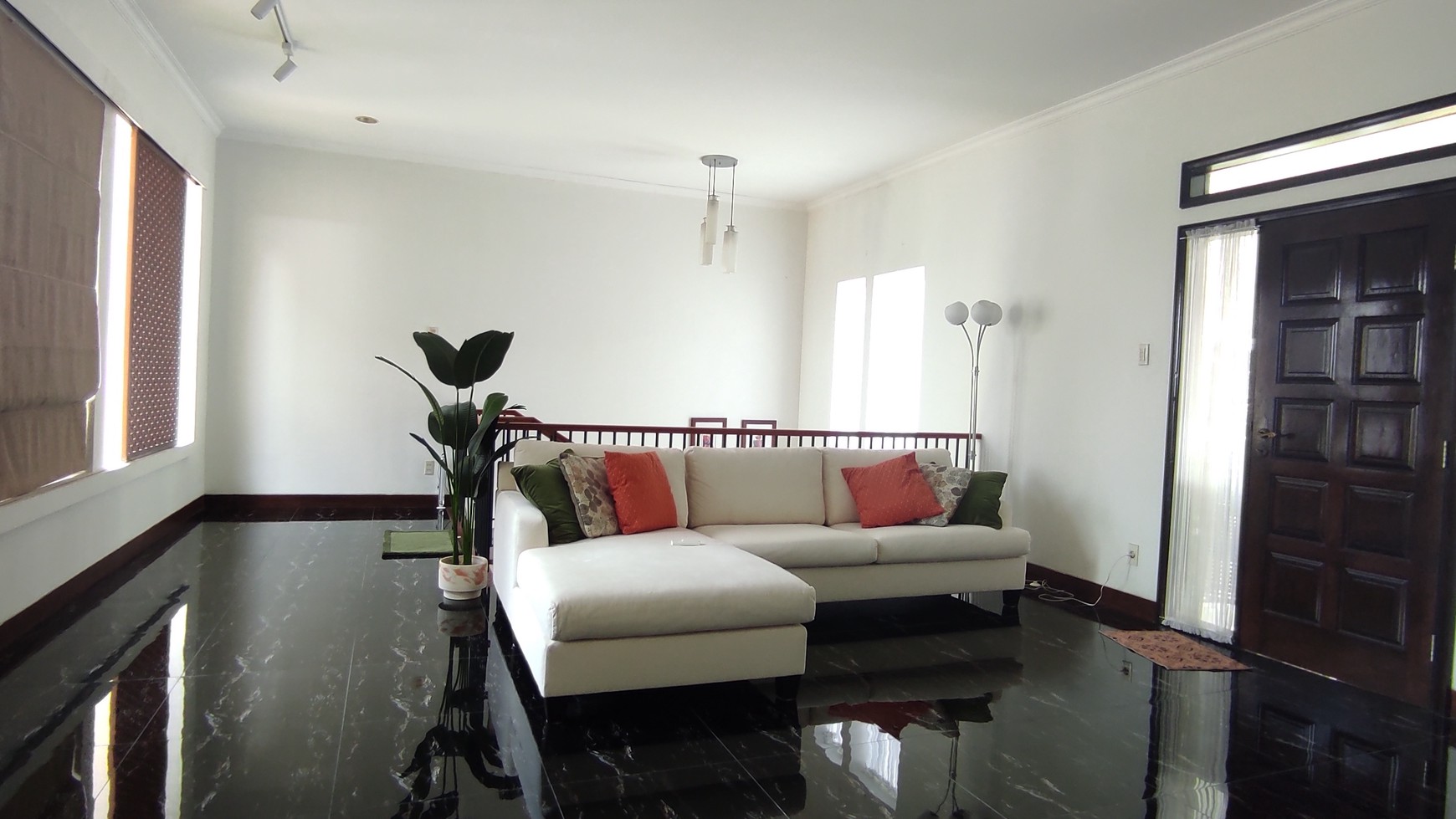 Dijual Rumah Cantik Siap Huni 2 lantai di Grand Wisata, Bekasi