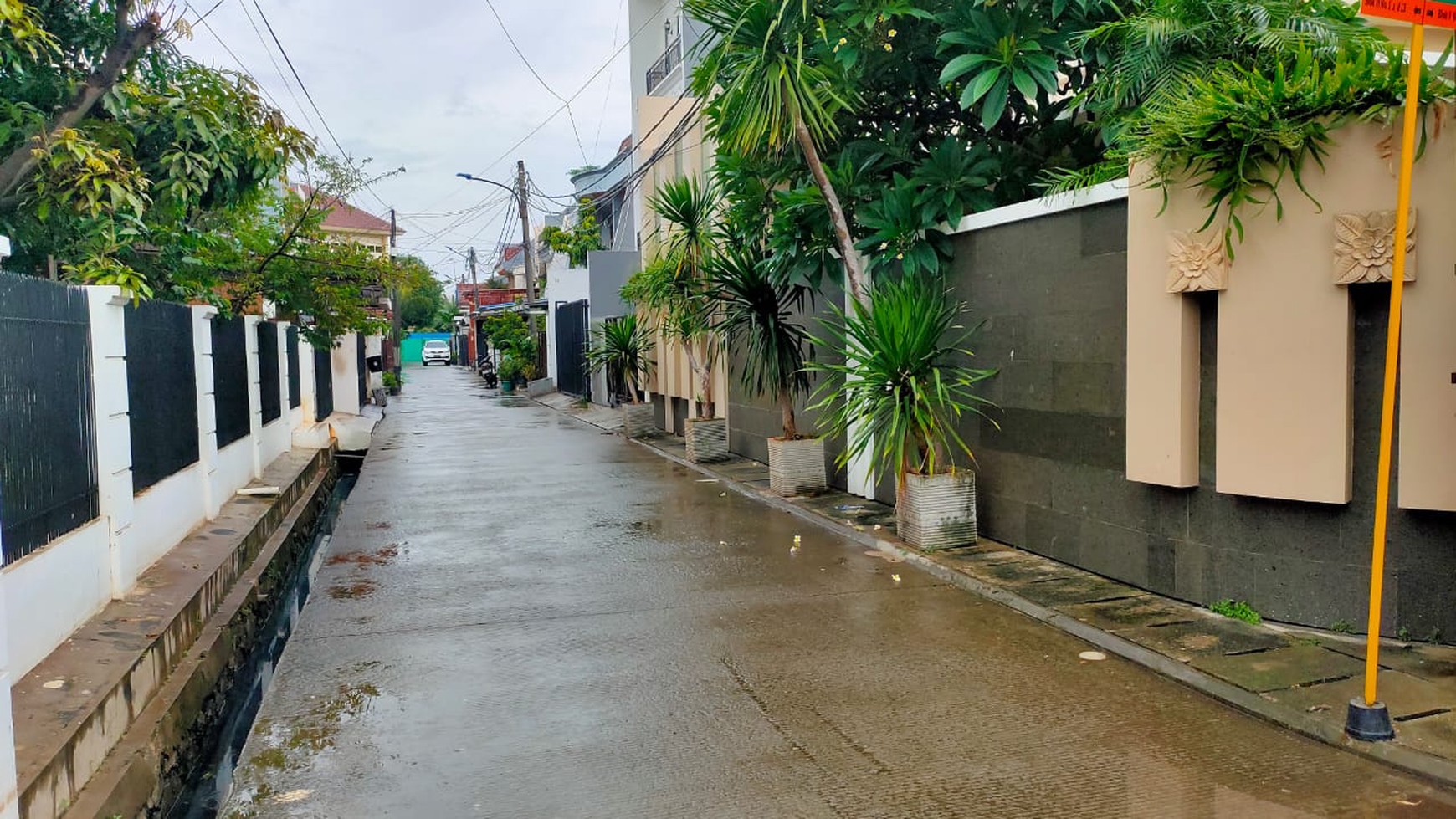 Rumah siap huni, banyak kamar Griya Pratama Kelapa Gading