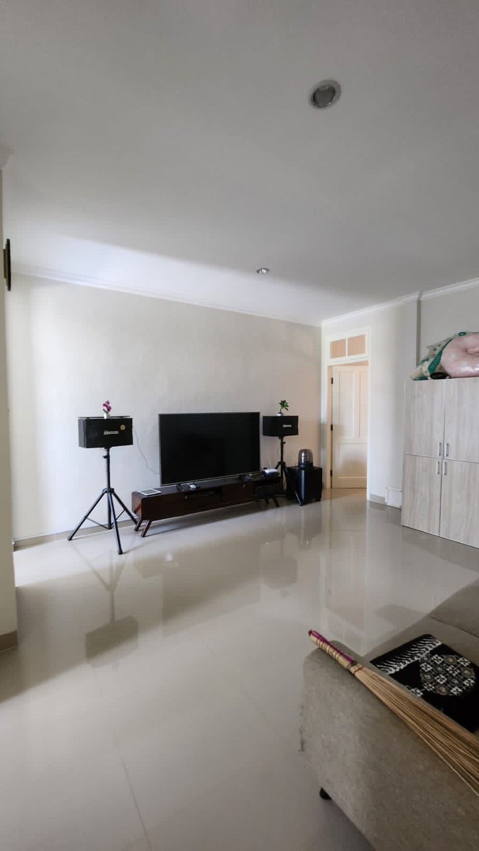 Rumah Cantik Furnished di Kota Wisata