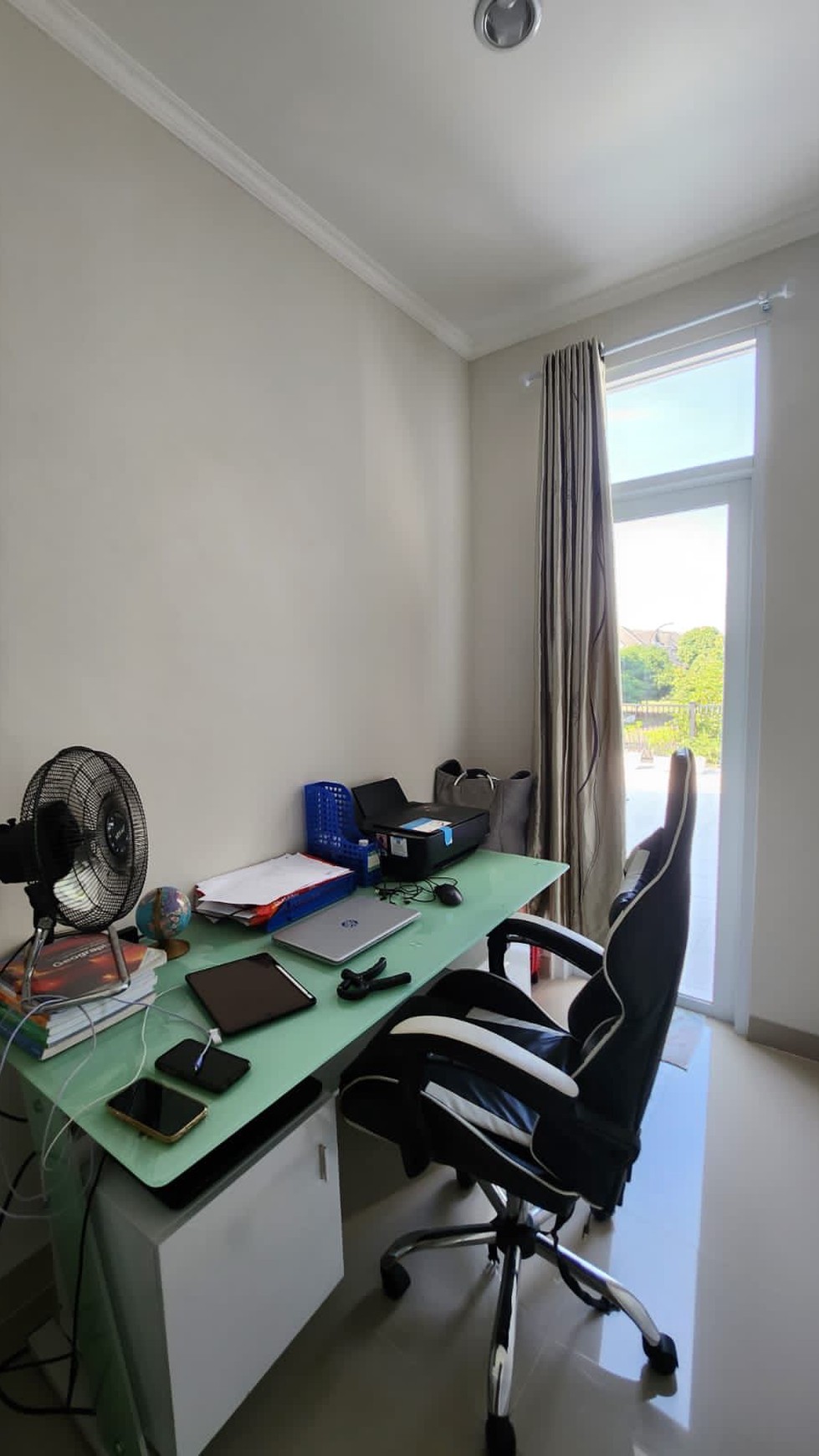 Rumah Cantik Furnished di Kota Wisata