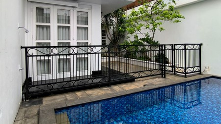 Rumah bebas banjir,ada kolam renang di Pondok Indah 
