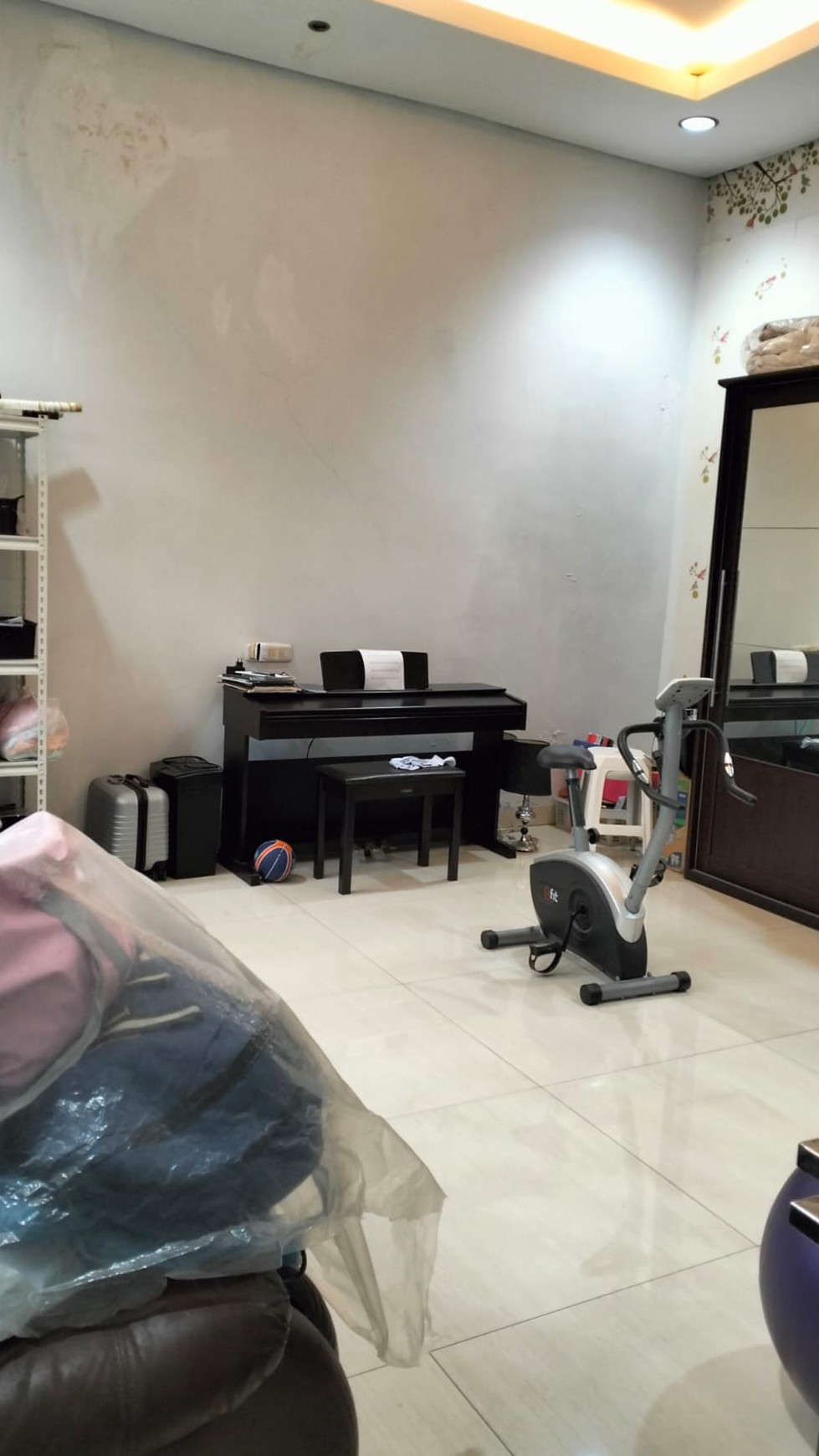 Rumah Bagus Semi Furnished di Taman Kopo Indah