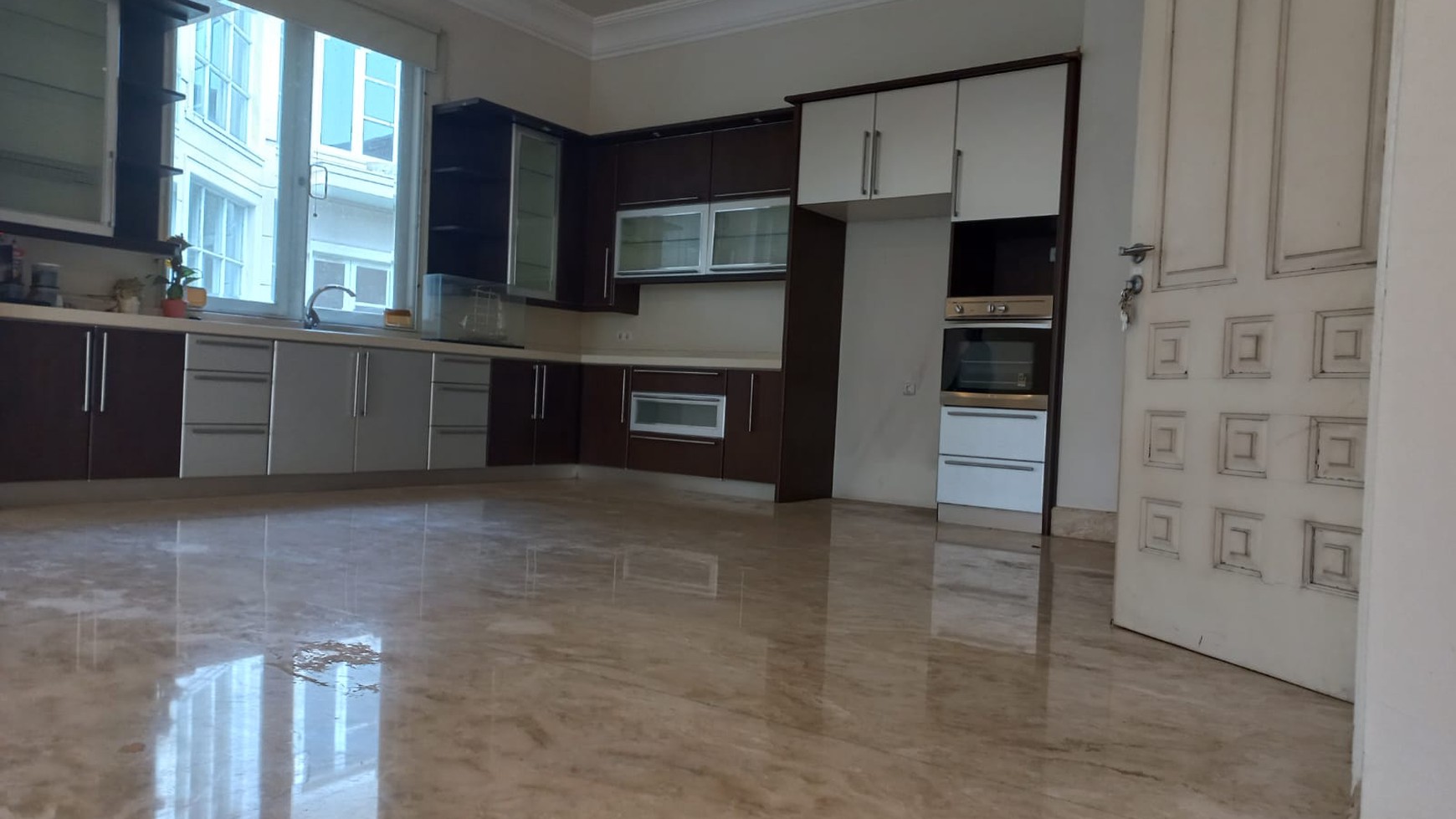 Rumah Mewah 2 Lantai Semi Furnished, Raya Kertajaya Indah, Surabaya Timur