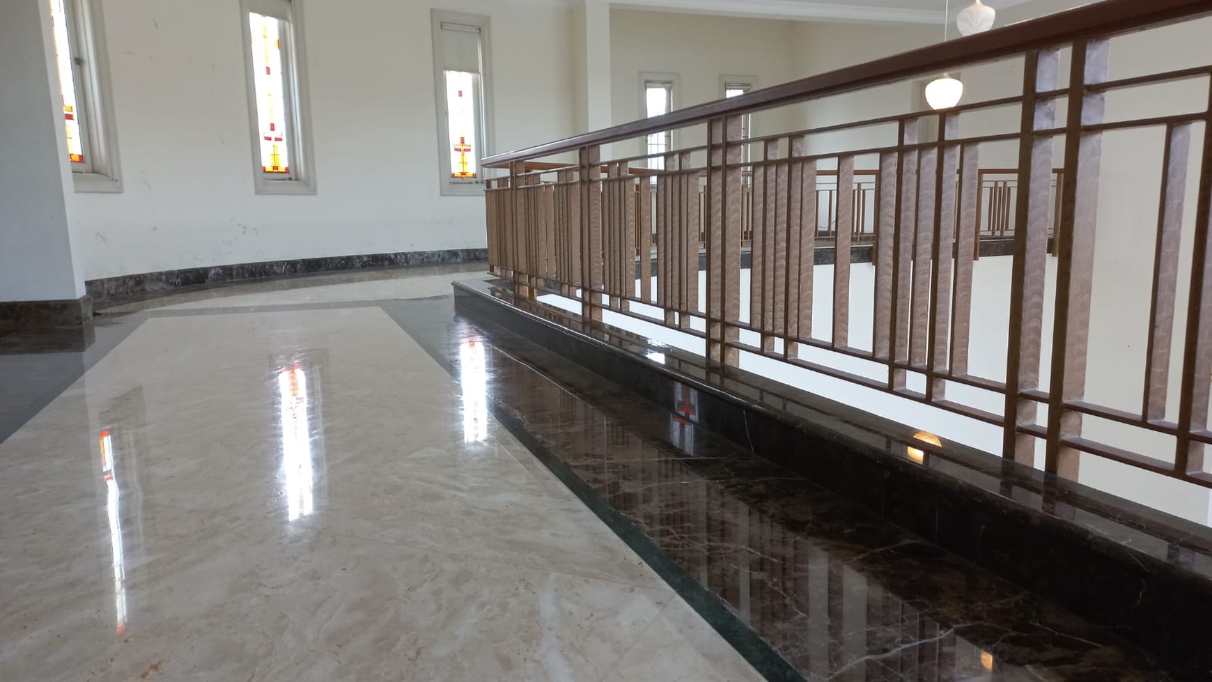 Rumah Mewah 2 Lantai Semi Furnished, Raya Kertajaya Indah, Surabaya Timur