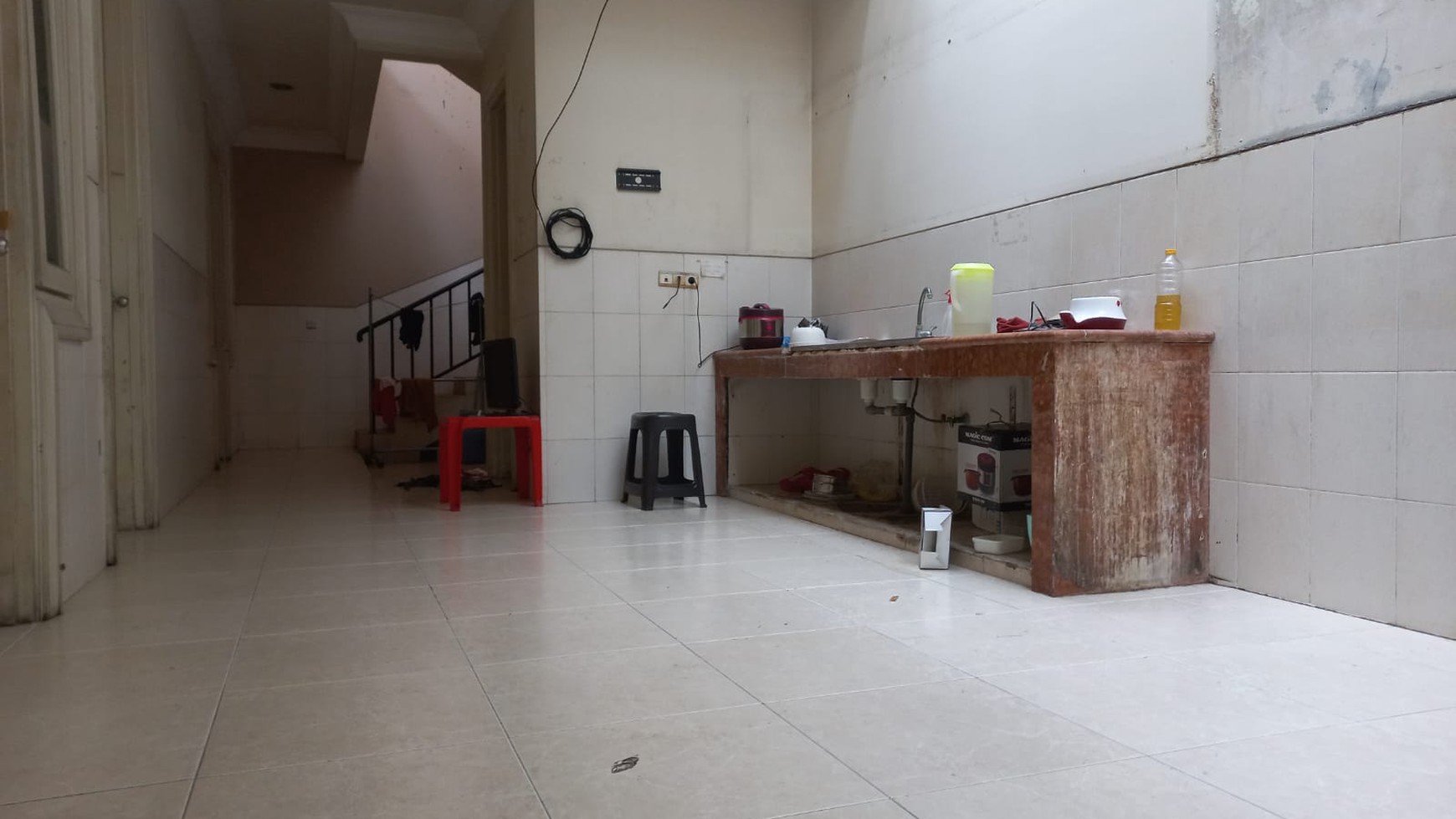 Rumah Mewah 2 Lantai Semi Furnished, Raya Kertajaya Indah, Surabaya Timur