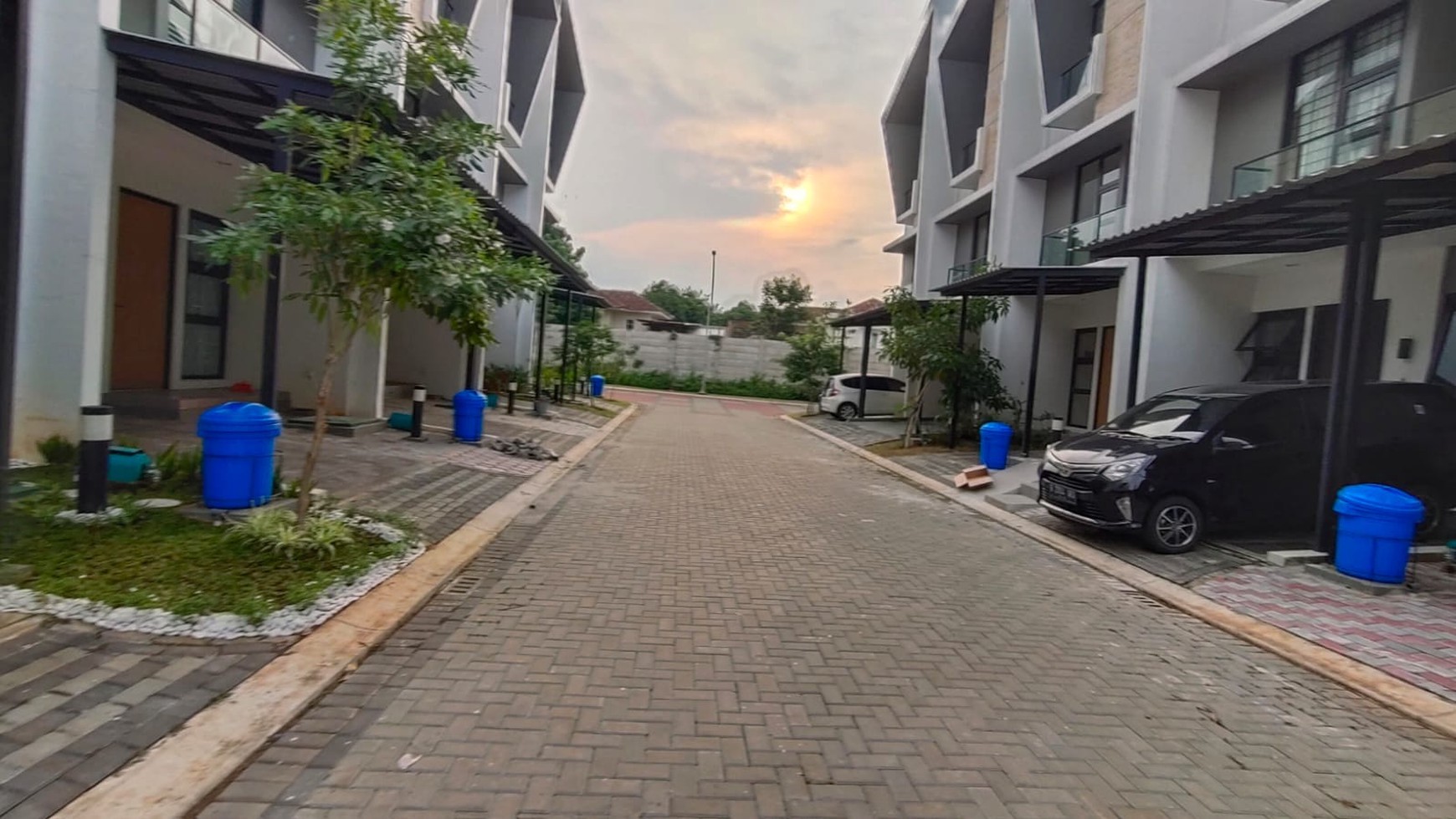 Rumah Baru di BSD dekat Taman Kota