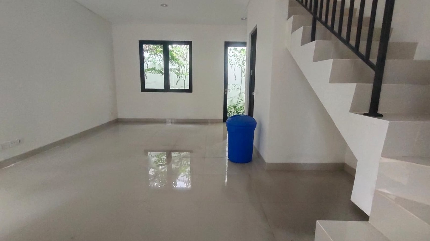 Rumah Baru di BSD dekat Taman Kota