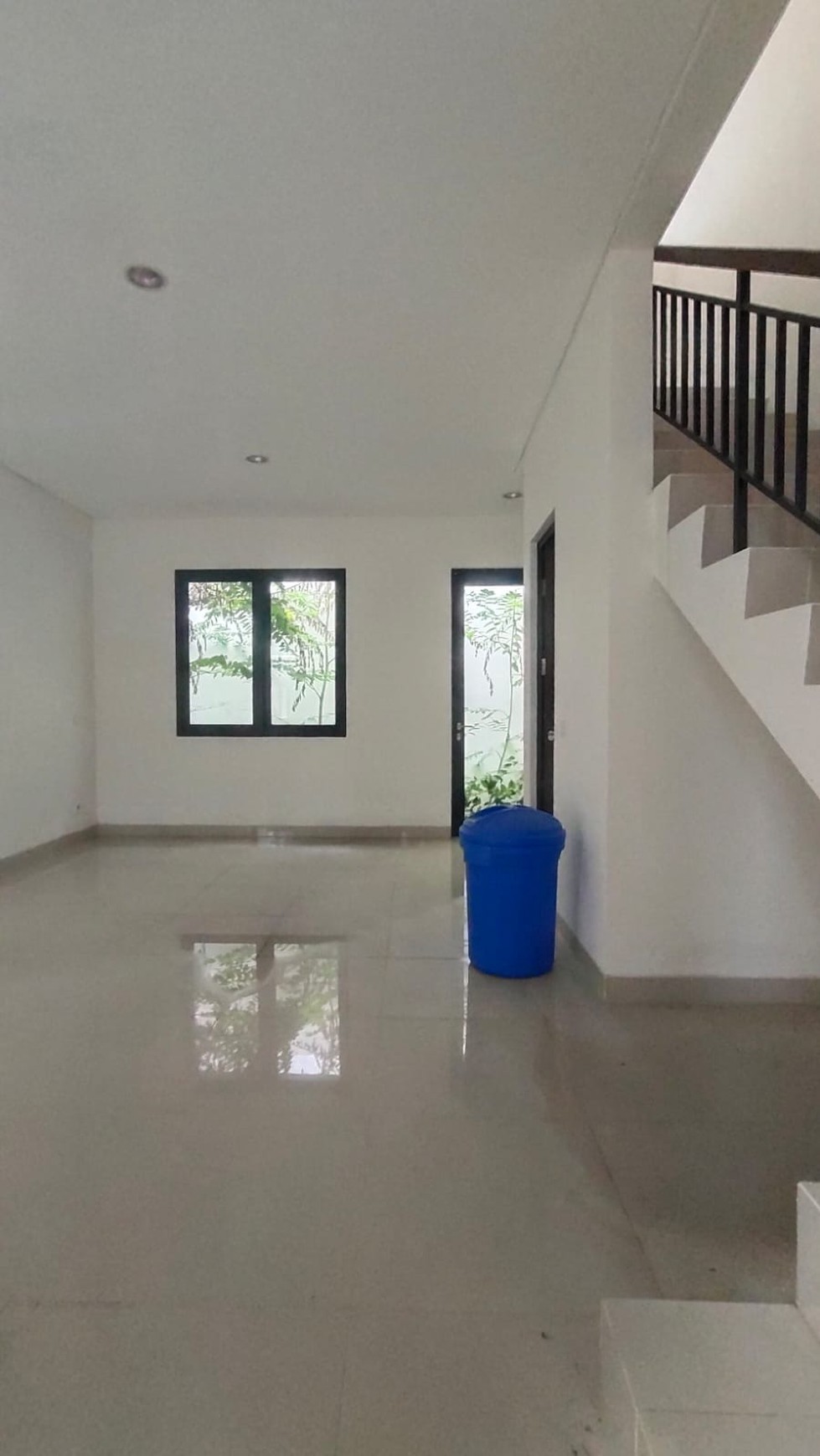 Rumah Baru di BSD dekat Taman Kota