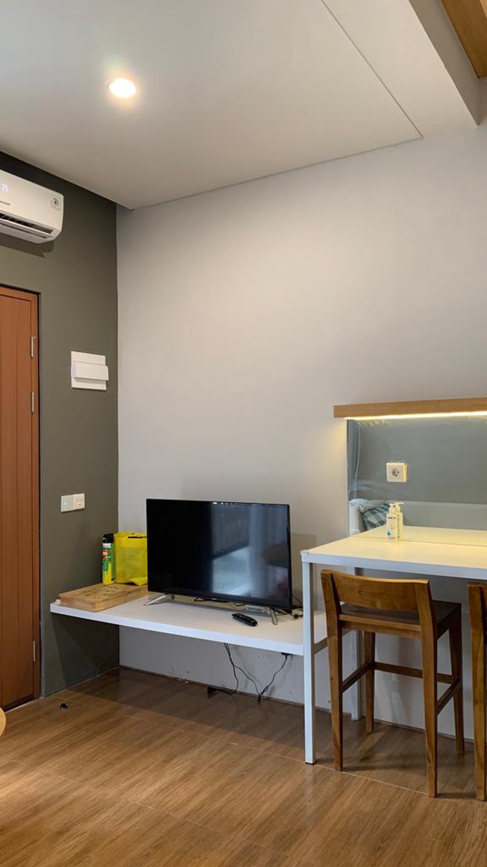 FLEEKHAUZ  BSD CITY FULL FURNISHED LENGKAP