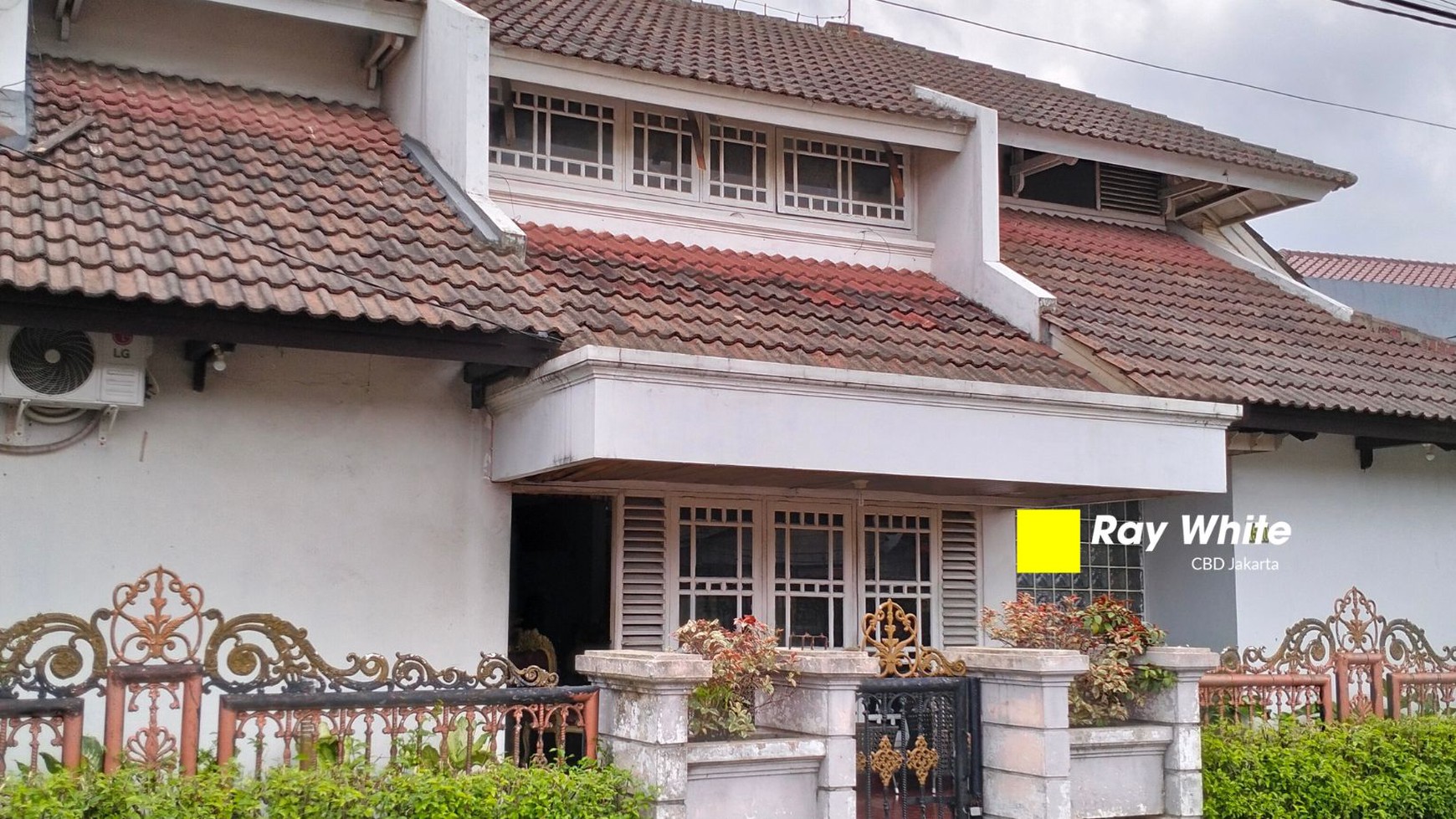 Rumah Hook Samping Jalan di Pondok Aren, Tangerang Selatan