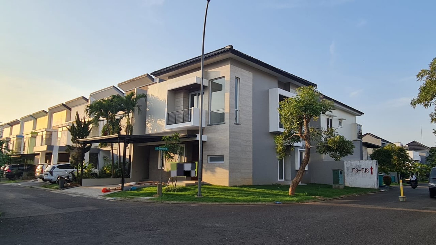 Rumah baru Hoek kotak di The Icon BSD City, belakang AEON Mall