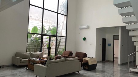 Bright House with private pool and Garden expat living at Kemang