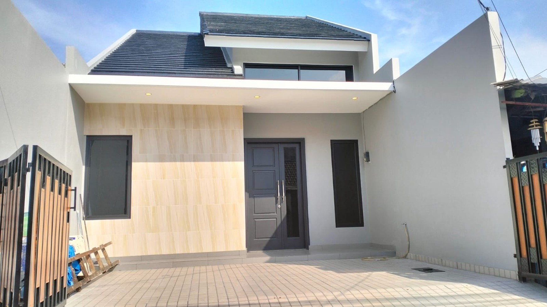 Dijual Rumah Cantik Minimalis Siap Huni di Griya Loka Bsd City