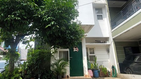 Rumah Hook Minimalis Dalam Cluster dengan Hunian Nyaman @Cirendeu, Ciputat